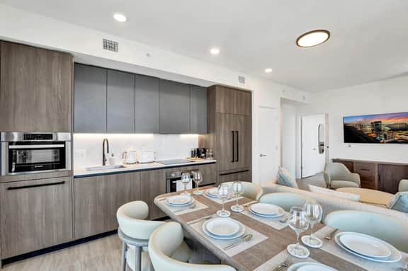 10th-Floor 4BR | Pool, Gym & Beach Access - Image 3