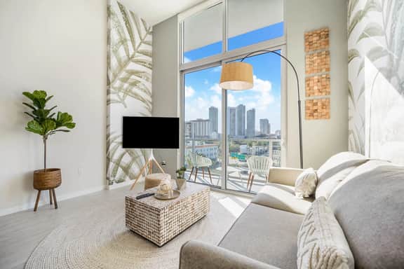 Boho 1 Bdrm Condo With City Views - Image 2