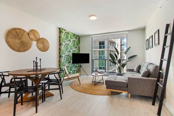 Pool + Bay Views! Lush 1 Bdrm Condo - Image 3