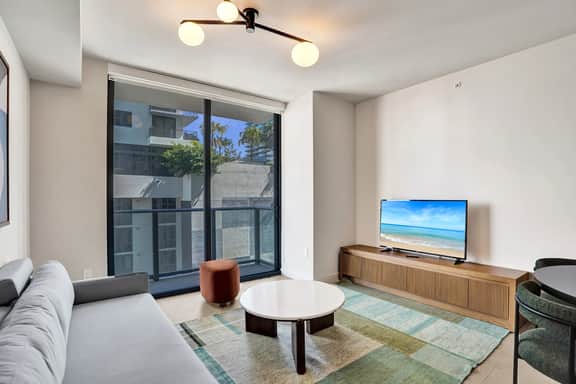New 1/1 Condo, Downtown Miami 9Th Floor Gym + Pool - Image 5