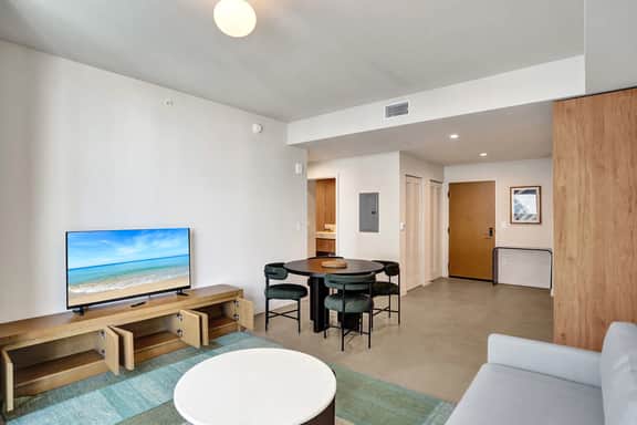 New 1/1 Condo, Downtown Miami 9Th Floor Gym + Pool - Image 4