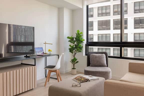 Stunning 1/1 Condo in Downtown Miami Free Parking - Image 2