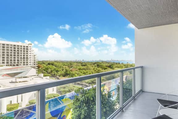Trendy 1 Bdrm Condo, Miami Design District - Image 5