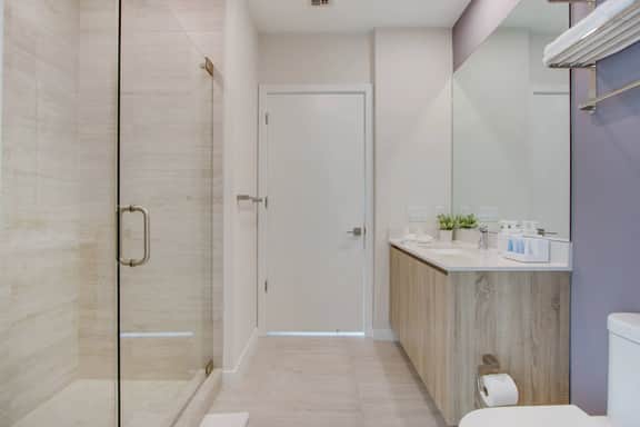 Upscale Designer 1 Bdrm Condo - Miami Design Dist - Image 5