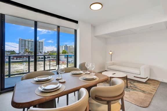 Cool 1BR Unit in Miami Beach, Walk to the Beach - Image 3