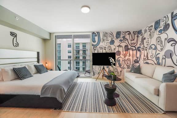 Artistic Unique Studio Bay And Pool Views / Miami - Image 4