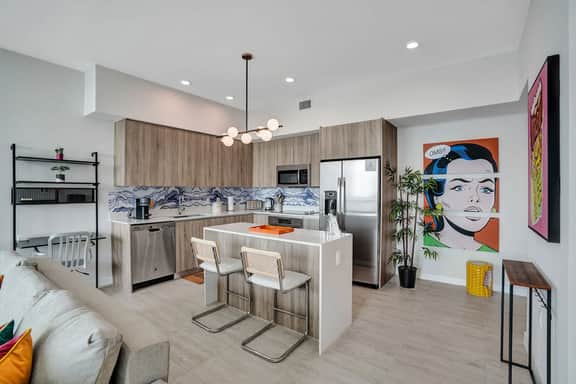 Modern 1 Bdrm Condo With Bay & Pool Views - Image 5