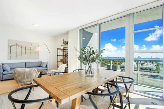 Amazing Ocean Views  2/2 Condo, Best Location - Image 2