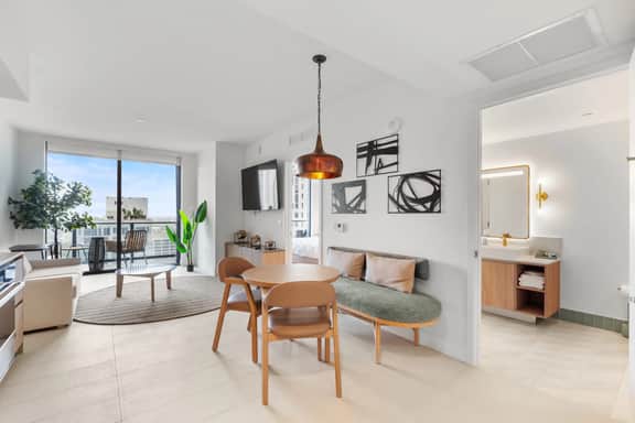NEW Beautiful 1/1 Condo - Image 2