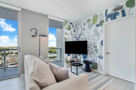 Stylish & Artistic 1 Bdrm Condo With City View - Image 2