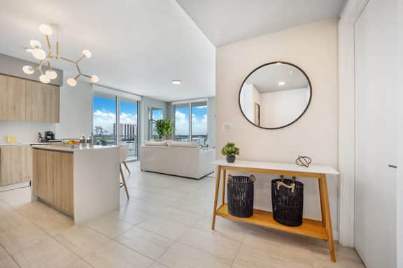 Stylish & Artistic 1 Bdrm Condo With City View - Image 5