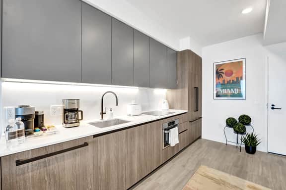 16th Floor Light-Filled 1BR | Pool, Gym & Beach - Image 5