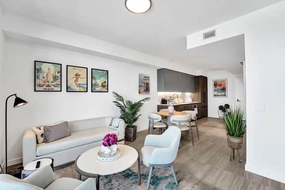 16th Floor Light-Filled 1BR | Pool, Gym & Beach - Image 3