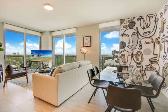 Beautiful Views - Artsy 2 Bdrm Miami Apt - Image 2