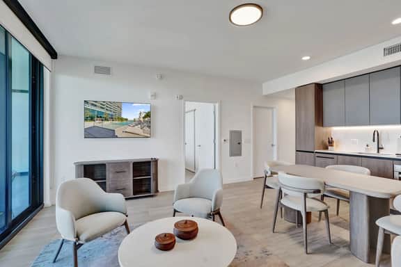 14th-Floor Luxe 2BR | Stylish Living, 72 Park - Image 5