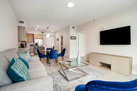 Nice 1 Bdrm Condo City & Partial Bay Views - Image 3