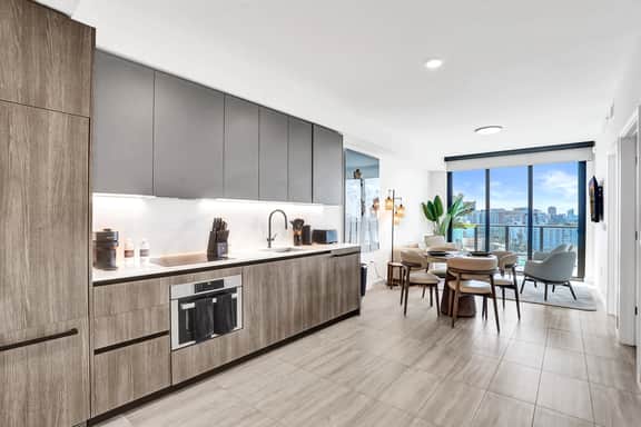 11th-Floor 1BR | Modern Beachside, Pool & Gym - Image 4