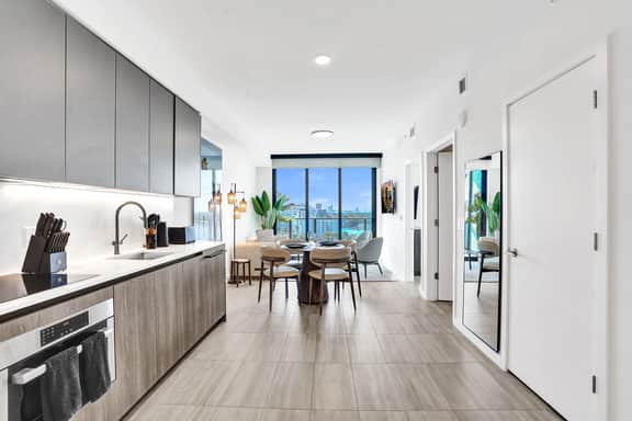 11th-Floor 1BR | Modern Beachside, Pool & Gym - Image 5