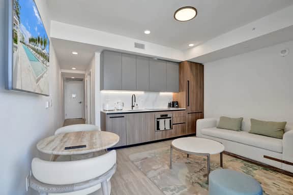Luxury Penthouse Retreat | Bright 1BR Miami Beach - Image 4