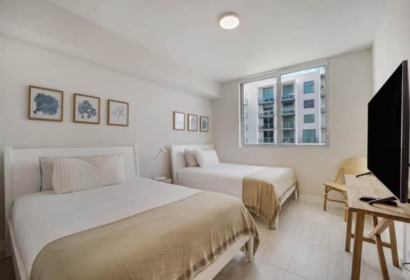 Elegant 2/2 Condo Miami Design District - Image 5