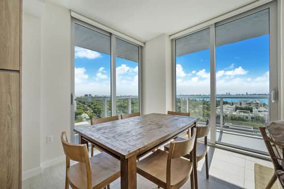 Elegant 2/2 Condo Miami Design District - Image 3