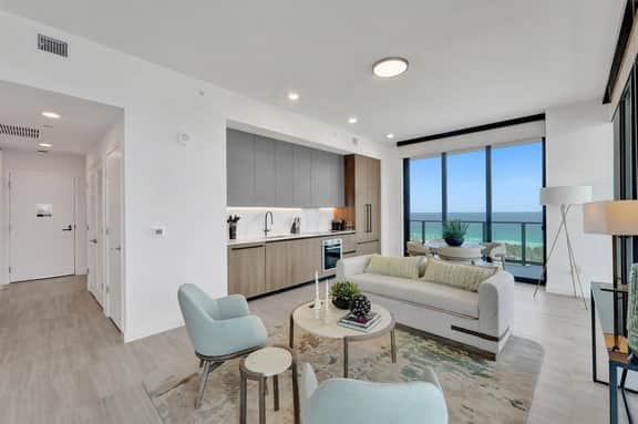 18th Floor Beachside Luxury | Pool, Gym & Beach - Image 3