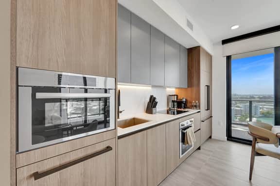 Luxury in the Sky | 17th Floor 3BR Beach Escape - Image 4