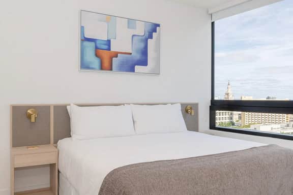 NEW Modern 1/1 Condo Downtown Miami Free Parking! - Image 5