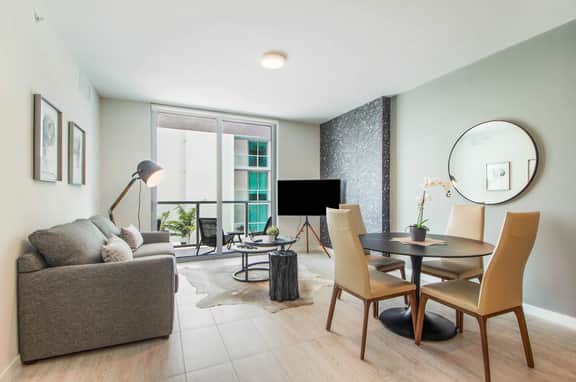 Bay & Pool View! Modern 1Bdrm-Miami Design Dist - Image 3