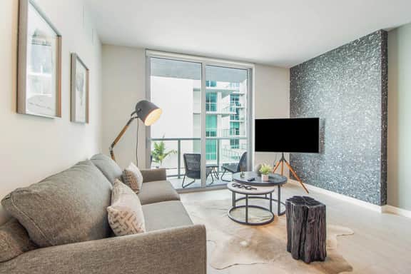 Bay & Pool View! Modern 1Bdrm-Miami Design Dist - Image 2