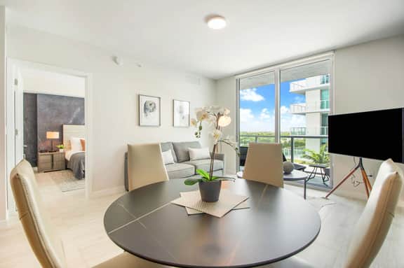 Bay & Pool View! Modern 1Bdrm-Miami Design Dist - Image 4