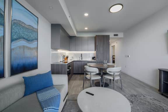 NEW : Luxury Beachside 1BR | Pool, Gym & Balcony - Image 3