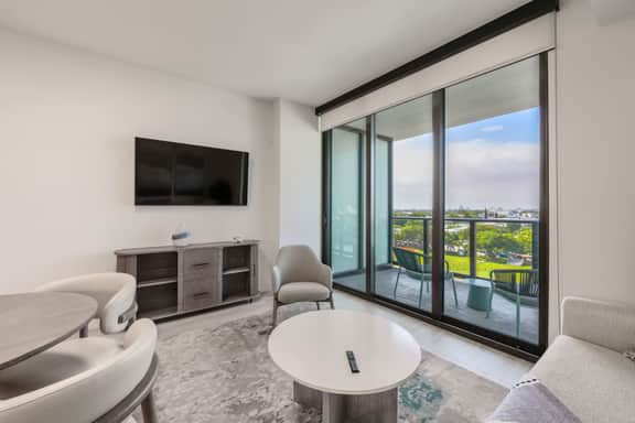 NEW : Luxury Beachside 1BR | Pool, Gym & Balcony - Image 4
