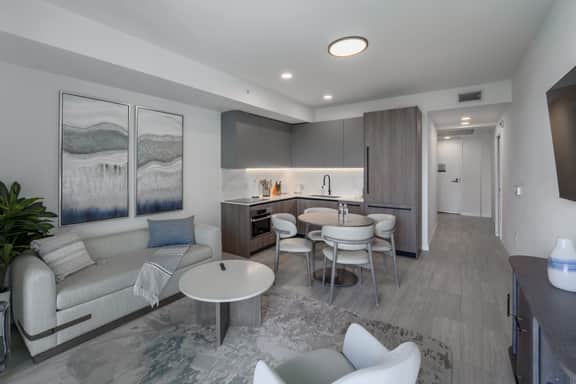 NEW : Luxury Beachside 1BR | Pool, Gym & Balcony - Image 2