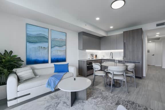 NEW : Luxury Beachside 1BR | Pool, Gym & Balcony - Image 5