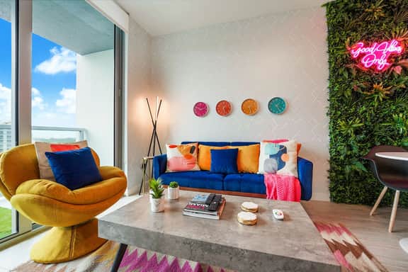 Cool Decor 1 Bdrm Condo, Miami Design District - Image 2