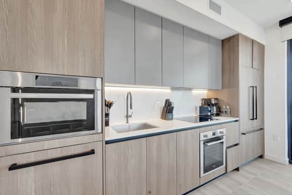 12th-Floor 3BR/2BA | Pool, Gym & Miami Beach - Image 3