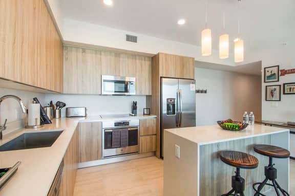 Modern Rustic 1Bdrm Condo W/Bay & Pool Views - Image 4