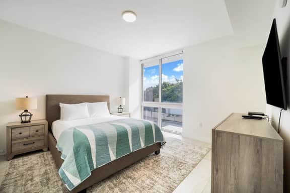 Perfect Vacation condo 2 bdrm best Miami location - Image 3