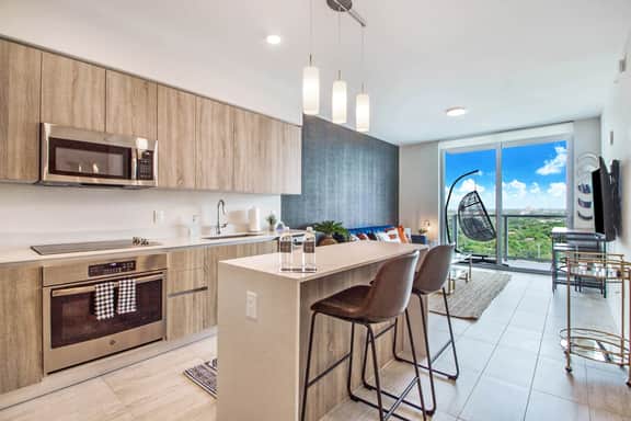 Irresistible Eclectic 1 Bdrm Condo-Miami Design - Image 3