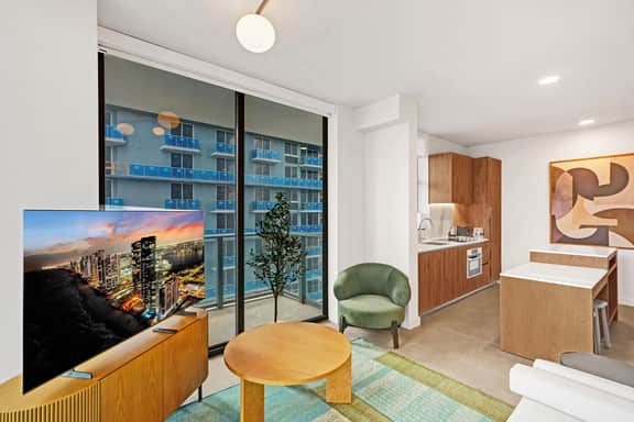New 2/2 Condo The Crosby Downtown Miami 16th Floor - Image 4