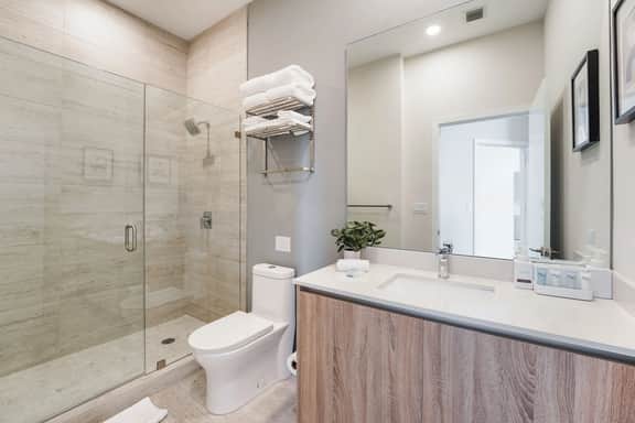 Brand New Stunning 2Bdrm-Miami Design Dist - Image 5