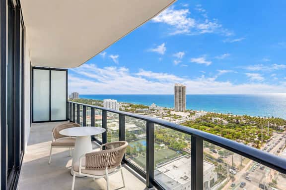 NEW Oceanview 2/2 Oasis in Miami - Image 5