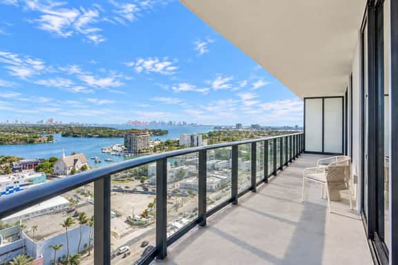 NEW Oceanview 2/2 Oasis in Miami - Image 4