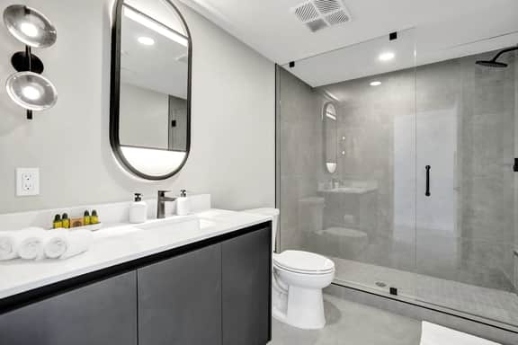 Elegant 1BR in Heart of Miami Beach. Walk to Ocean - Image 4