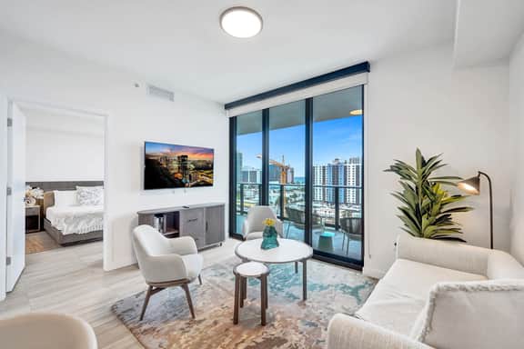 Luxe 1BR, 10th Floor at 72 Park | Pool & Beach - Image 2