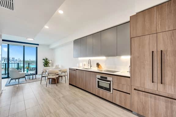 Luxe 1BR, 10th Floor at 72 Park | Pool & Beach - Image 4