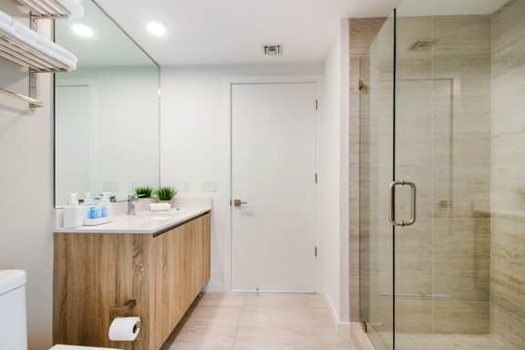 Beautiful & Modern 1Bdrm Condo - Miami Design Dist - Image 3