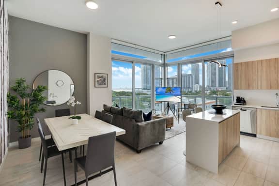 City + Bay Views Modern 2Bdrm Condo - Miami Design - Image 3