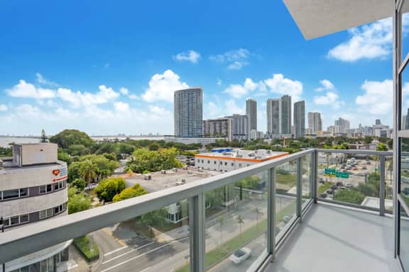 City + Bay Views Modern 2Bdrm Condo - Miami Design - Image 4